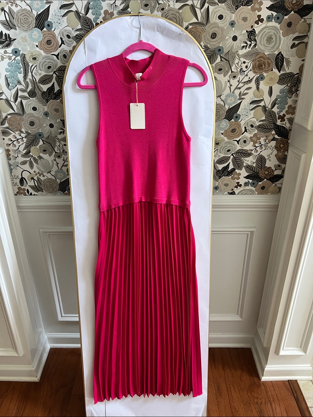 Skies are blue Sleeveless Pleated Midi Dress in Bright pink
